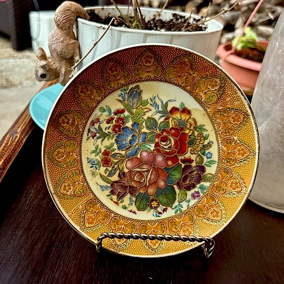 Small Floral Oriental Decorative Plate - Picture 4 of 10